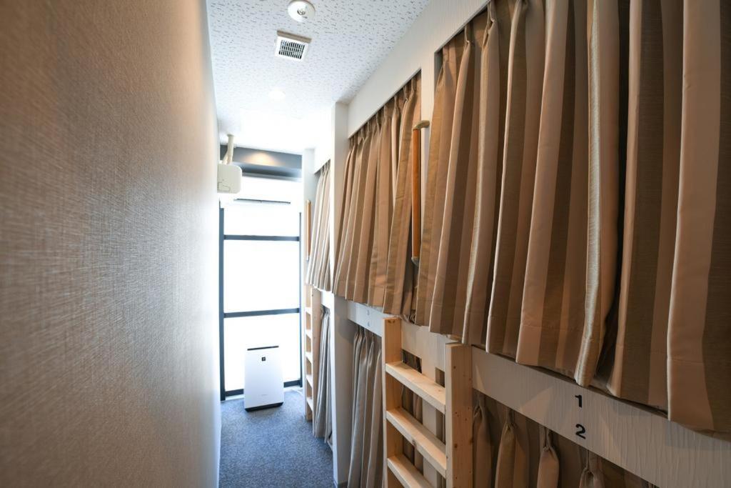 Mash Cafe & Bed Akihabara Vandrarhem Tokyo prefektur Exteriör bild